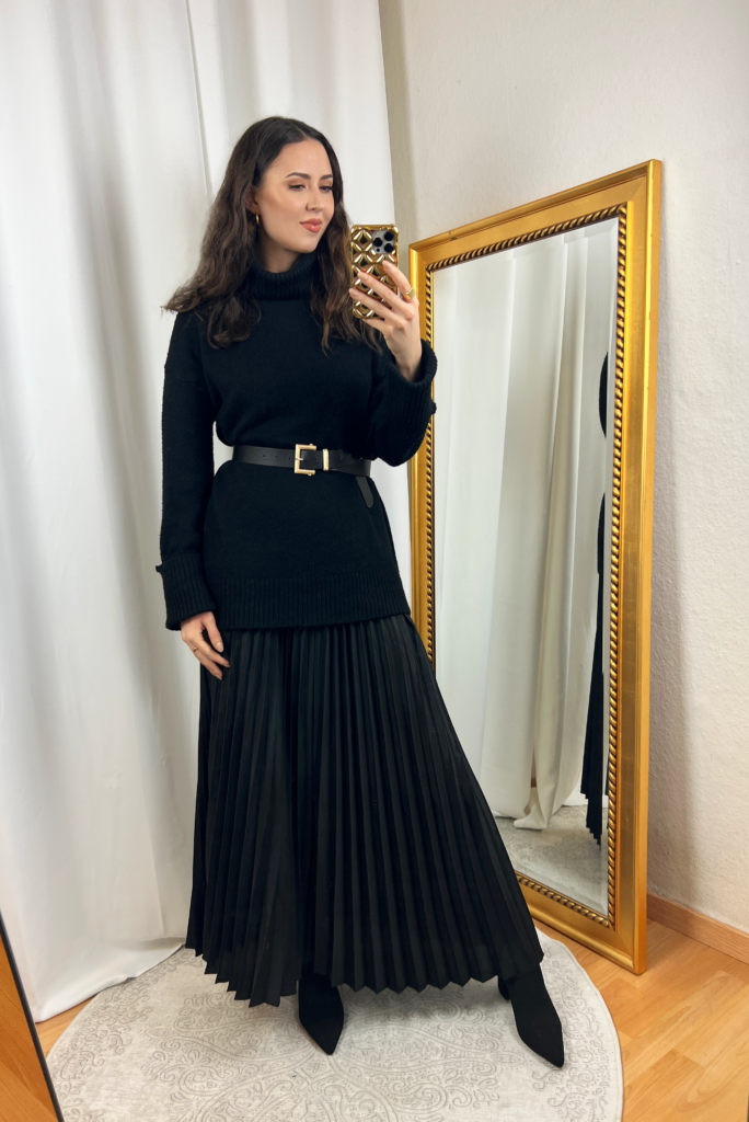 Black Turtleneck Sweater and Long Black Pleated Skirt Outfit 3