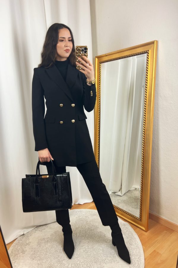 Long Black Blazer and Black Dress Pants Outfit for the Winter - png