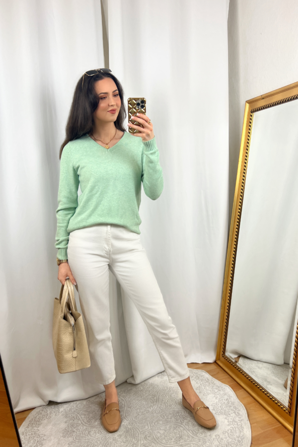 Turquiose Sweater Outfit with White Jeans