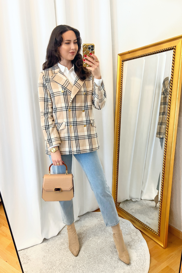 Beige Plaid Blazer and Light Mom Jeans Outfit