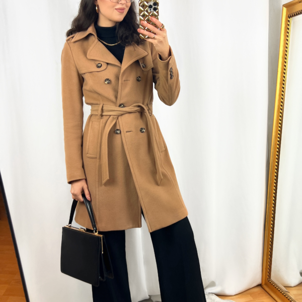 Camel Coat Outfit with Black Brim Hat