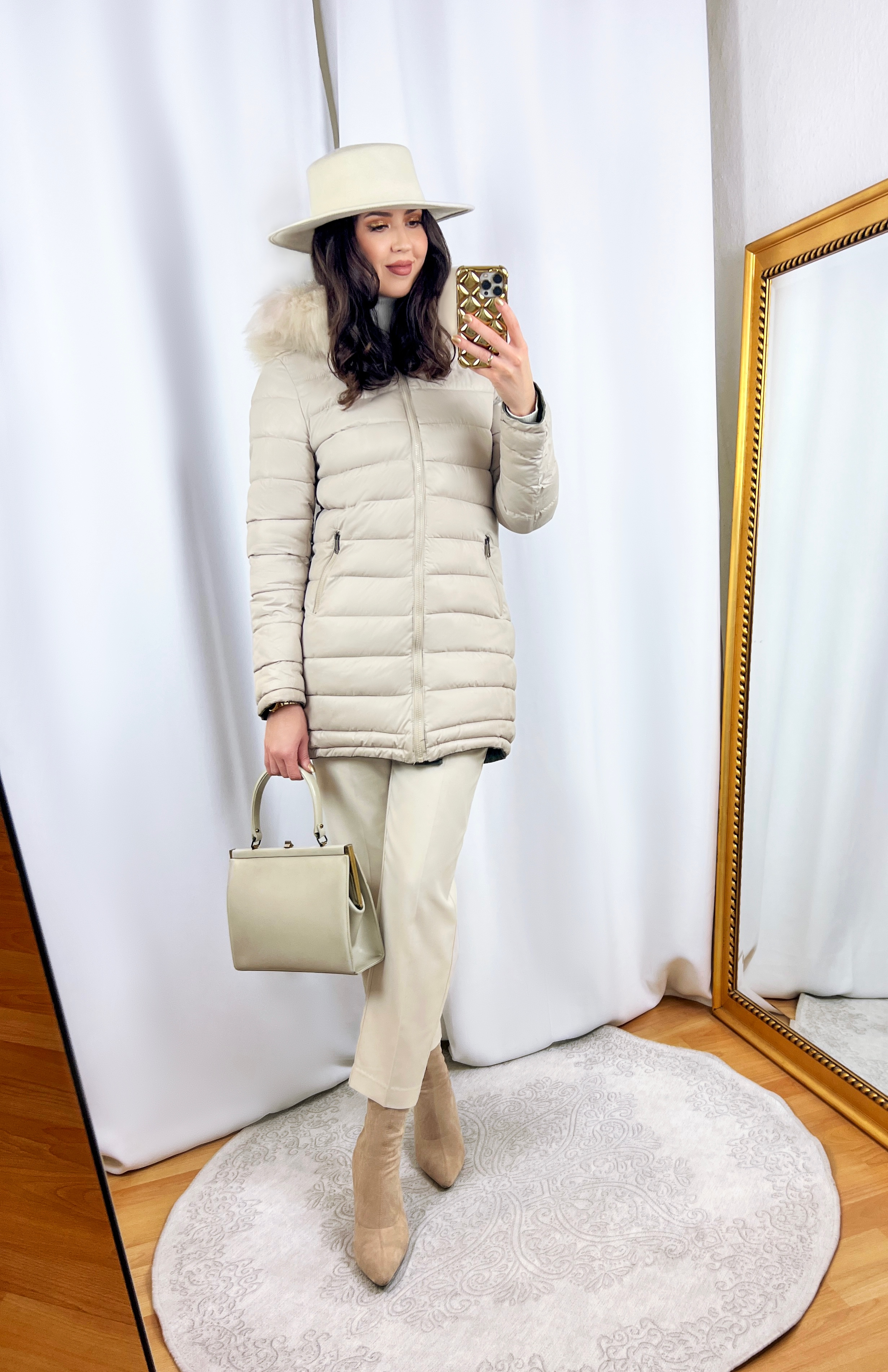 Beige Brim Hat Outfit for Winter (Monochrome)