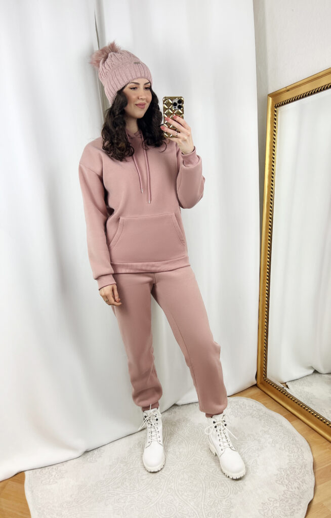 Dusty Pink Sweatsuit Outfit