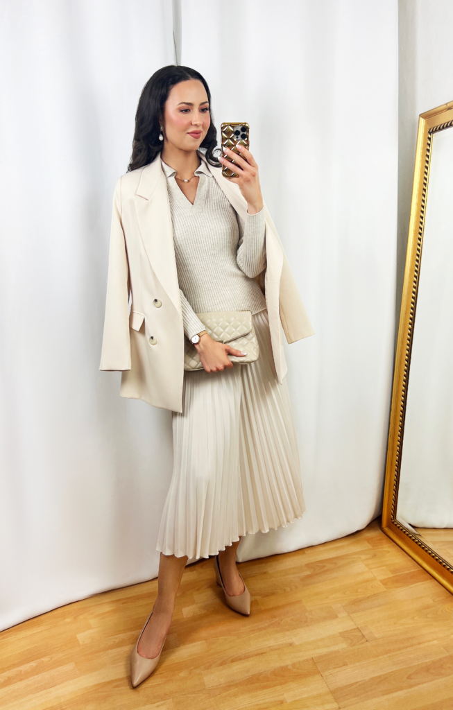 Beige Pleated Skirt Outfits 2